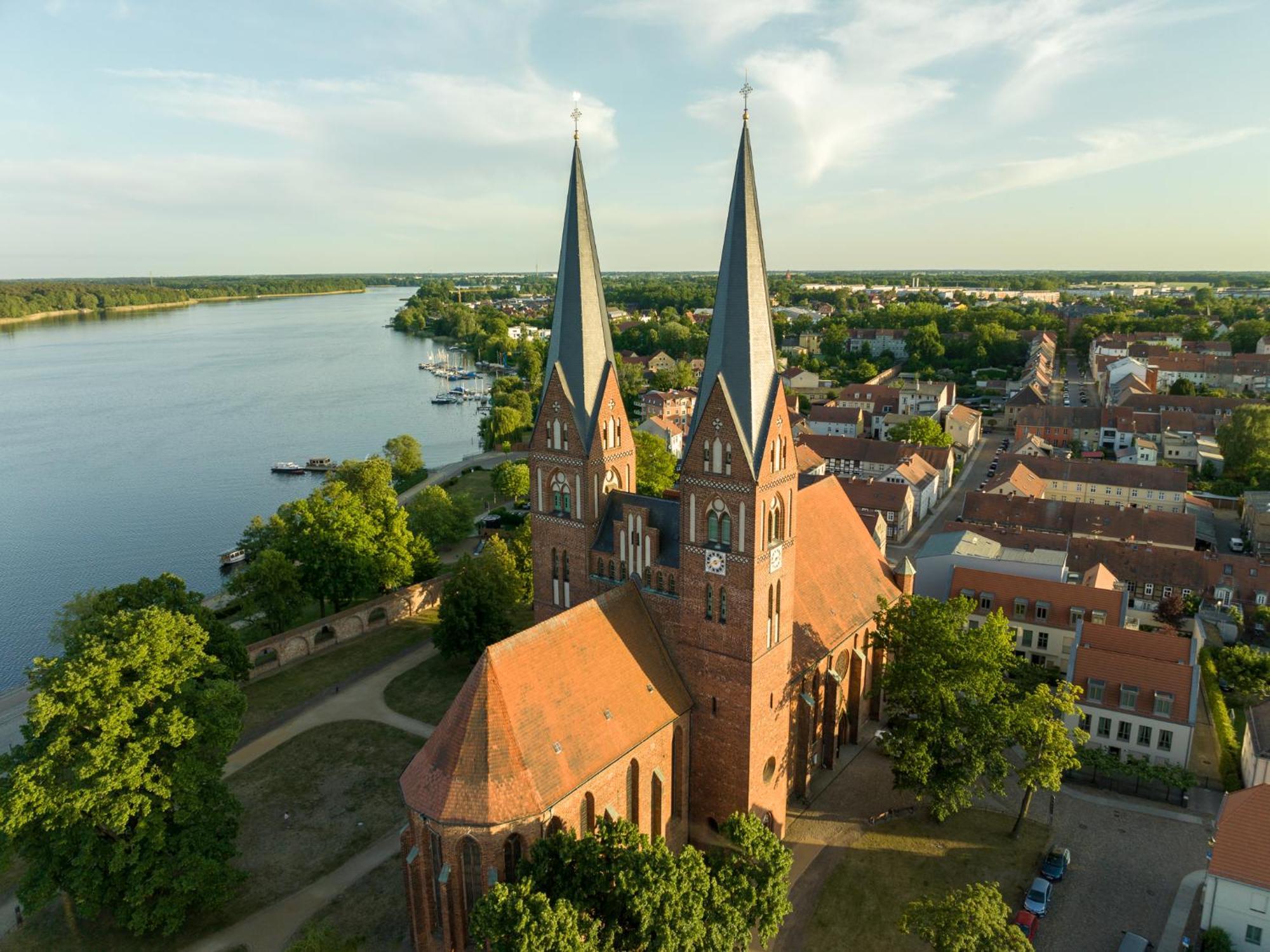 Up Hus Hotel Neuruppin Exterior foto